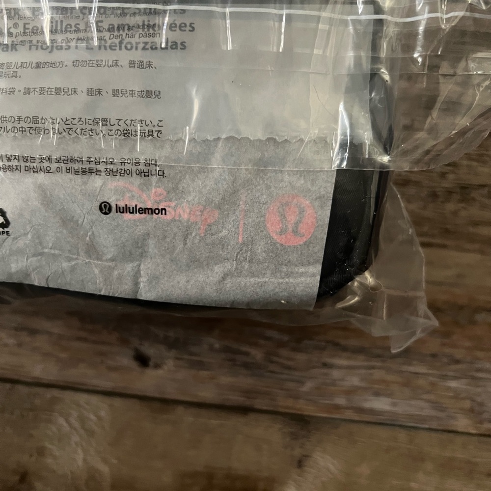 NEW DISNEY X LULULEMON EVERYWHERE BELT BAG MICKEY LOGO - Picture 10 of 10